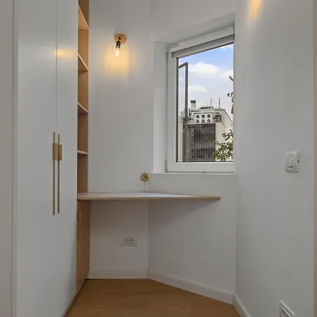 Ultracentral Quiet Chic