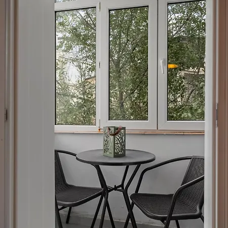 Ultracentral Quiet Chic Apartment
